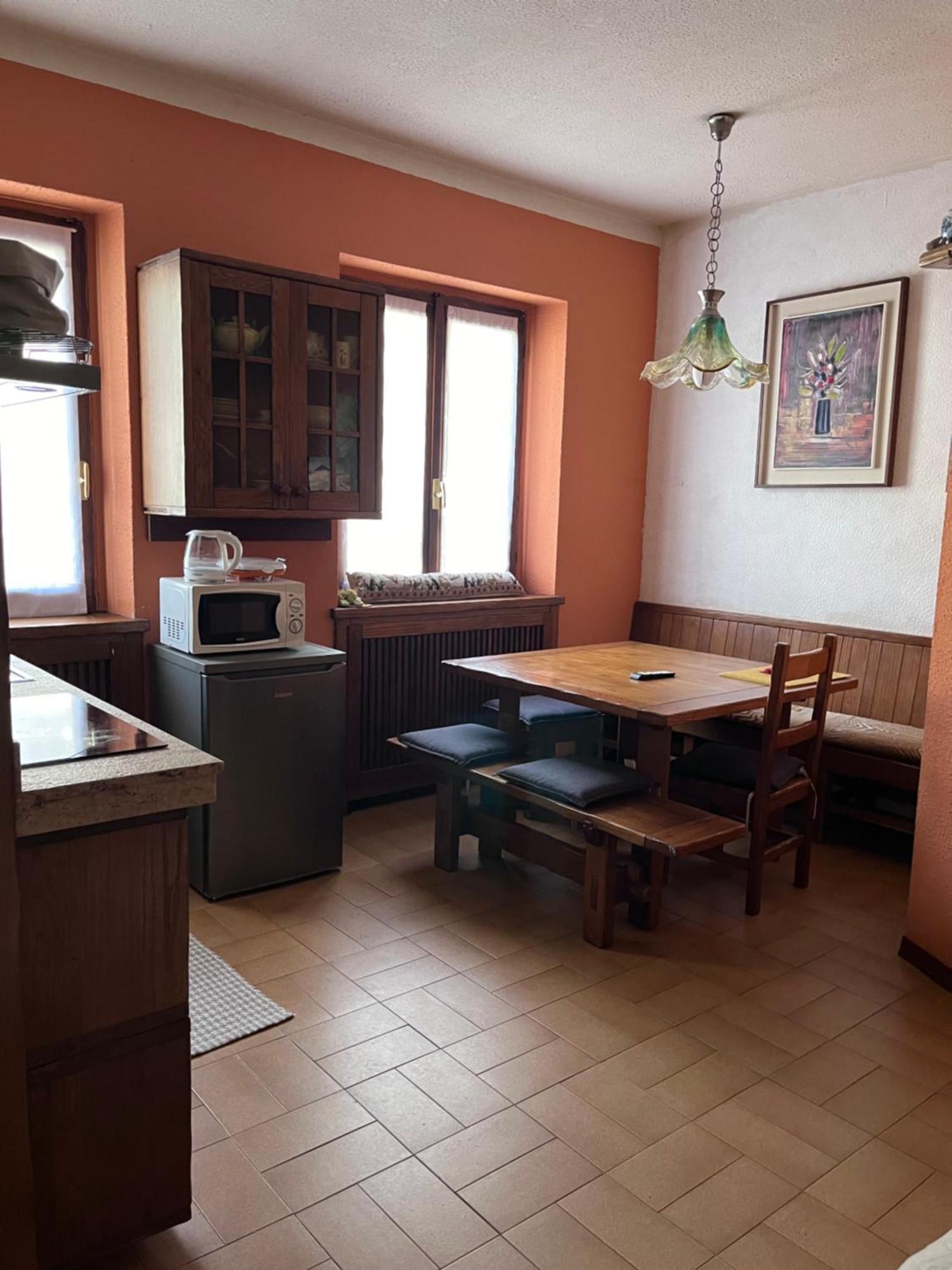 A Due Passi Dal Lago Canzo Bagian luar foto